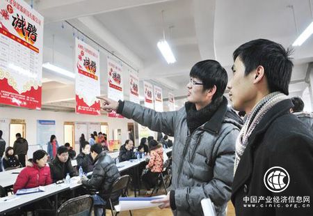 大學(xué)生就業(yè)穩定 應屆畢業(yè)生收入連續五年增長(cháng)