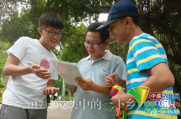 倡導國學(xué)以禮待人，雷州大學(xué)生對小學(xué)生開(kāi)展禮儀教育