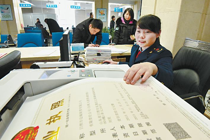 政府工作報告提出：今年要深入推進(jìn)重點(diǎn)領(lǐng)域改革,更大激發(fā)市場(chǎng)主體活力