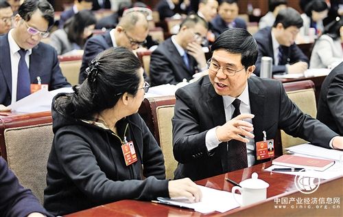 代表委員熱議應對人口老齡化——從國情出發(fā)保障老有所養