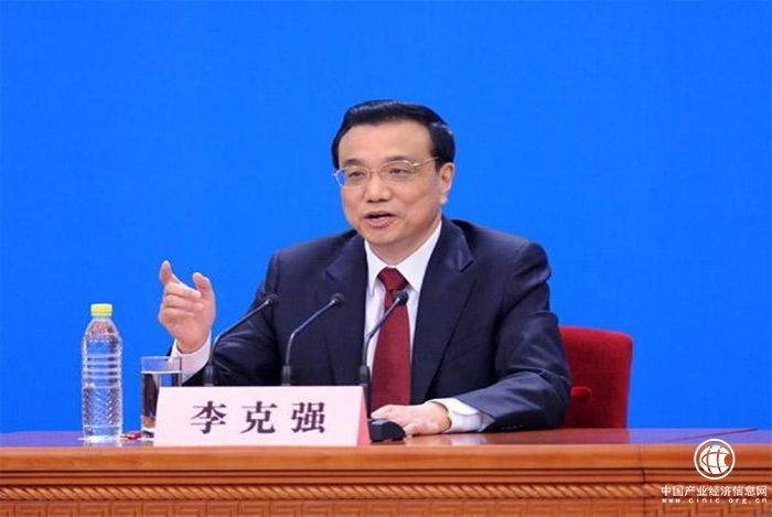 李克強主持國務(wù)院常務(wù)會(huì )議：國務(wù)院減稅超過(guò)4000億