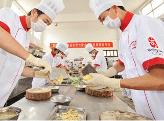 春節黃金周全國零售餐飲消費超8000億元