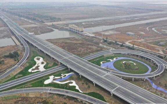 打通沿?！按髣?dòng)脈”浙江沿海高速公路正式通車(chē)