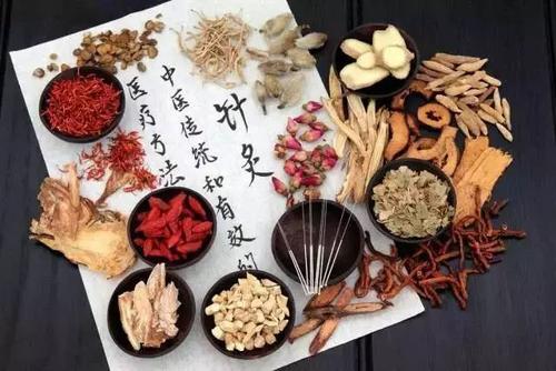 遭遇“落地難” 中醫藥“出?！薄俺孙L(fēng)難破浪”
